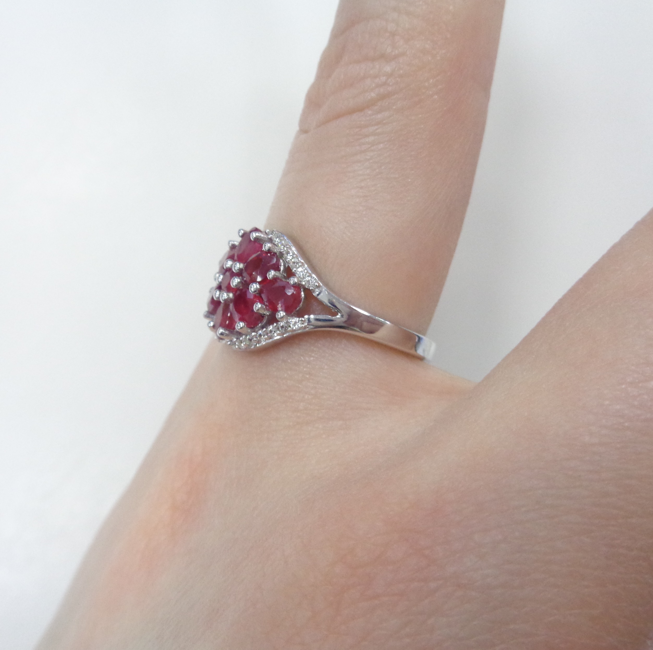 Серебряное кольцо с рубинами "Цветок"